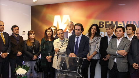 Élvio Encarnação ao lado de Miguel Albuquerque na inauguração da sede de candidatura 'Renovação' em 2014