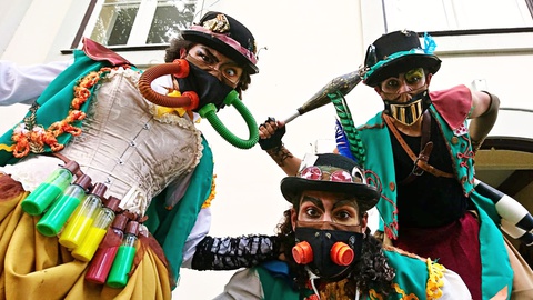 Xavier Miguel, ao centro, num dos projectos de rua.