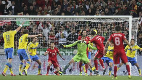 A selecção lusa derrotou apenas uma vez a Suécia enquanto visitada, a 15 de Novembro de 2013, na primeira mão do ‘play-off’ de acesso ao Mundial’2014. 