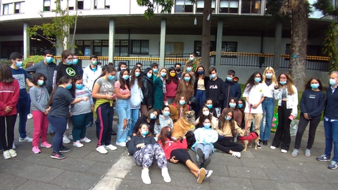 Alunos do 9.º ano de escolaridade desenvolveram acção de angariação de alimentos para animais abandonados que foram entregues à Associação&nbsp;de Defesa de Animais MAS