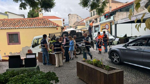 Funcionários da autarquia levaram, ontem, a cabo uma acção de fiscalização em alguns arruamentos da cidade do Funchal.&nbsp;