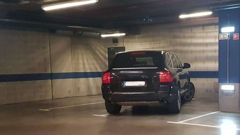 Imagem captada no parque de estacionamento de grande superfície comercial do Funchal.