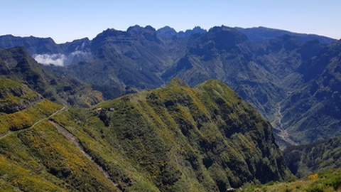 Lombo do Mouro, entre a Encumeada e o Paul da Serra