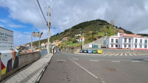 Cartaz de propaganda eleitoral junto ao Centro Cívico do Campanário