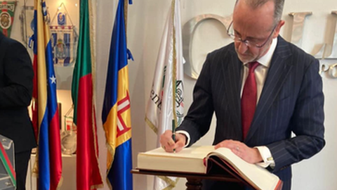 O embaixador participou, ontem, nas comemorações do 10 de Junho no Centro Português de Caracas.