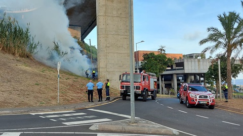 Imagem do incêndio, no mesmo local, no dia 16 de Outubro