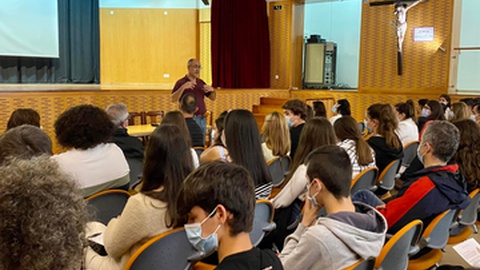 Palestra de consciencialização para os comportamentos de risco associados a comportamentos aditivos e dependências