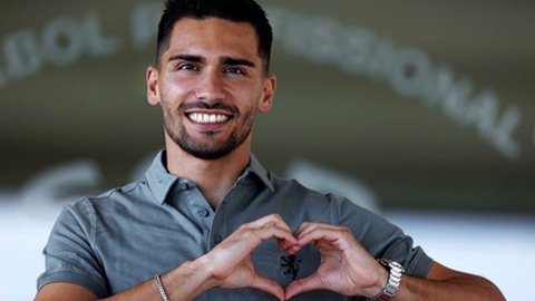 “Estou muito feliz por continuar no Sporting CP, era o que eu queria. Sinto-me muito bem aqui!”, diz André Paulo.