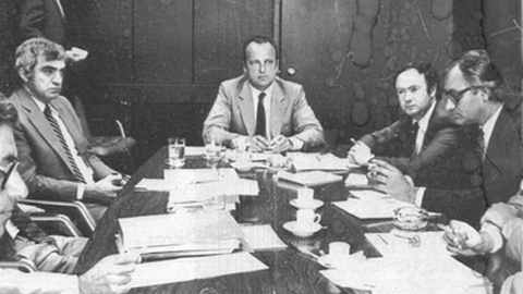Como primeiro-ministro, numa reunião com o presidente do Governo Regional, Alberto João Jardim e o ministro das Finanças, João Salgueiro, no início da década de 1980.