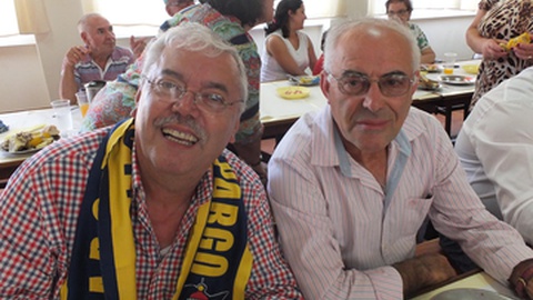 Ivo de Sousa com cachecol da Associação Desportiva da Calheta. Foto DR/Facebook/Gilberto Garrido