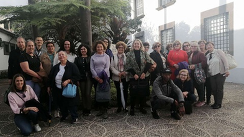 Em sala temática e com apoio dos estudantes, EE Antonia da