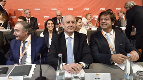 José Silvano, Rui Rio e Salvador Malheiro. Este último está infectado e os dois primeiros estão em isolamento preventivo. Foto Pedro Granadeiro/Global Imagens&nbsp;