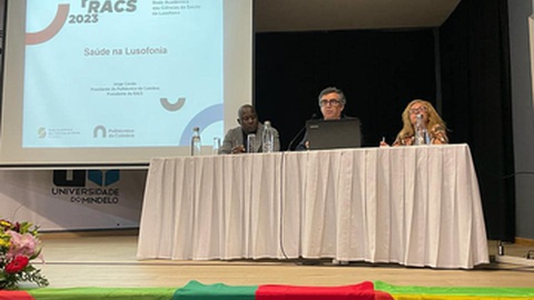 Jorge Conde ao centro na fotografia.&nbsp; &nbsp;Fotos DR/Rede Académica das Ciências da Saúde da Lusofonia/Facebook