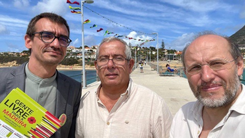 O Livre esteve ontem em campanha no Porto Santo, com a presença do cabeça-de-lista Tiago Camacho (à esquerda na imagem) e de Rui Tavares (à direita). Foto Facebook Livre