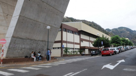 Actividade escolar reposta na Escola de Santa Cruz ap s suspeita