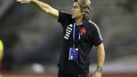 O treinador português, que já passou pelo futebol grego, belga, sérvio e polaco.