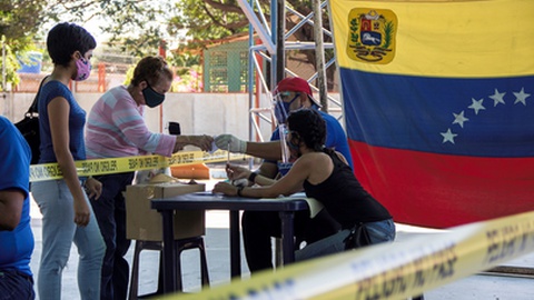 Foto EPA/Henry Chirinos