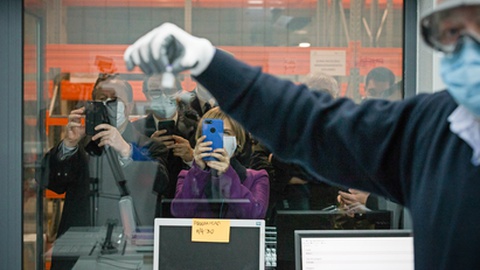 As primeiras vacinas chegaram esta manhã a Portugal. FOTO JOSÉ COELHO/LUSA