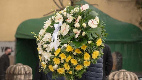O funeral de Carlos do Carmo realiza-se hoje, na Basilica da Estrela, em Lisboa.