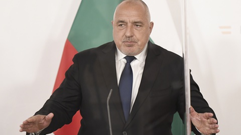 Boiko Borissov tem feito uma gestão desastrosa da pandemia mas ainda assim é favorito. FOTO CHRISTIAN BRUNA/EPA