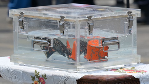 A caixa negra recuperada dos destroços do avião.&nbsp; Foto BAY ISMOYO/AFP