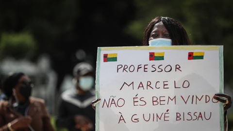 Na sexta-feira, um grupo de guineenses manifestou-se contra a visita do Presidente português.&nbsp; &nbsp;Foto&nbsp;MÁRIO CRUZ/LUSA