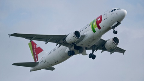 Companhia disponibiliza mais 91 frequências semanais do que as 850 que ofereceu este Verão.