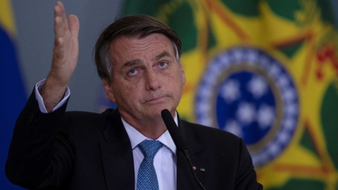 Bolsonaro irrita-se com pergunta sobre os mais de 600 mil mortos no Brasil  — DNOTICIAS.PT