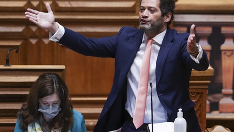 Foto EPA/TIAGO PETINGA