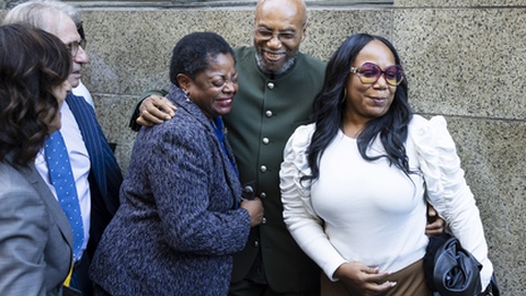 Muhammad A. Aziz foi absolvido após 20 anos na prisão. Khalil Islam, o outro condenado no caso, faleceu em 2009.&nbsp; &nbsp;Foto&nbsp; EPA/JUSTIN LANE