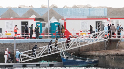 Migrantes resgatados em Fuerteventura anteriormente, a 8 de Dezembro