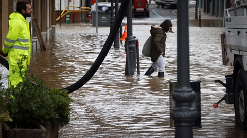 Foto: EPA/Javier Etxezarreta