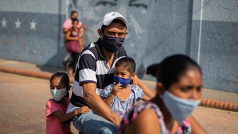 Foto EPA/RAYNER PENA R