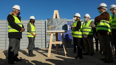 Durante a campanha ás legislativas, o primeiro-ministro visitou as obras do novo hospital o Alentejo. Foto&nbsp;MIGUEL A. LOPES/LUSA