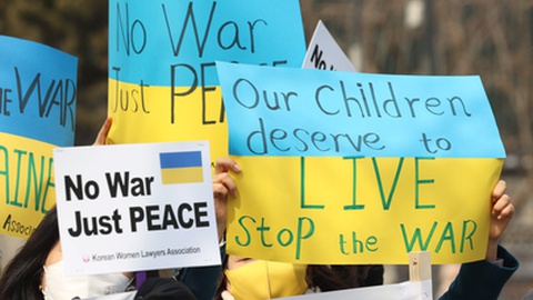 Os sul-coreanos também estão contra a guerra. Foto EPA/YONHAP