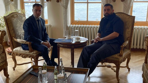 Negociadores russo (Vladimir Medinsky) e ucraniano (David Arakhamia) em encontro ocorrido no final de Março na Turquia.&nbsp; &nbsp;Foto&nbsp;EPA/UKRAINIAN PRESIDENTIAL PRESS SERVICE