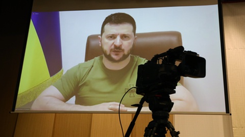 Zelensky pretende que a detenção de Medvedchuk seja um exemplo para a Rússia de que "nem um oligarca escapou" às forças ucranianas.