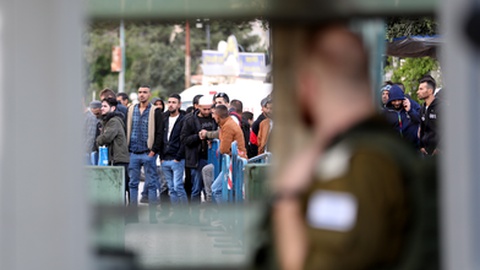 Há várias semanas que a tensão entre israelitas e palestinianos aumentou.&nbsp; &nbsp;Foto&nbsp;EPA/ABED AL HASHLAMOUN