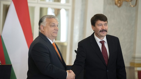 O primeiro-ministro Viktor Orban e o Presidente da Hungria Janos Ader. Foto EPA/Benko Vivien Cher