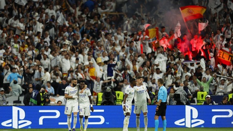Foto EPA/YOAN VALAT