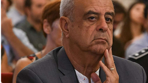 Sobre a ausência de metro no Funchal, Carlos Carvalho deixou uma nota de humor: “Qualquer dia andamos de drones, por isso pode ser que seja solução.”