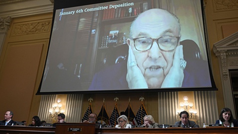 O antigo-presidente da Câmara de Nova Iorque, Rudy Giuliani, é um dos implicados no caso.&nbsp; &nbsp;Foto&nbsp;Brendan SMIALOWSKI/AFP