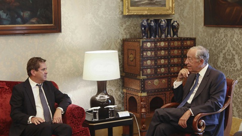 Marcelo Rebelo de Sousa com o pedopsiquiatra Pedro Strecht, durante uma audiência à Comissão Independente criada para investigar abusos sexuais na Igreja Católica Portuguesa, no Palácio de Belém, em Lisboa.