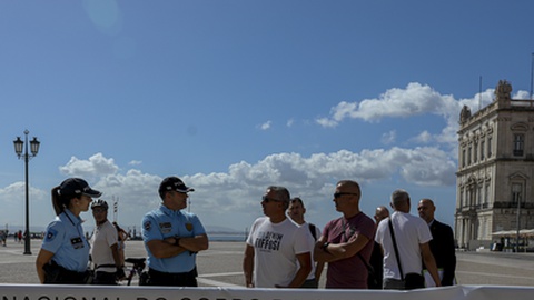 Os guardas prisionais têm estado em protesto há algum tempo. Na foto, a mais recente em Setembro.&nbsp; &nbsp;Foto&nbsp;Pedro Rocha/Global Imagens