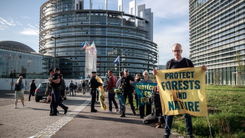 Foto EPA/CHRISTOPHE PETIT TESSON