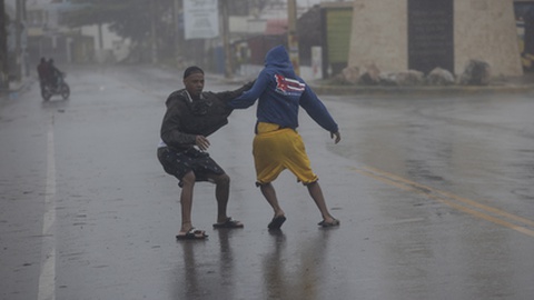 Na sua passagem por Porto Rico o Furacão Fiona deixou muitos estragos. Segue agora para as Bermudas. Foto&nbsp; EPA/Orlando Barria