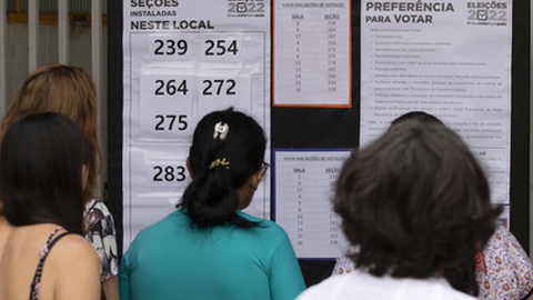 Os eleitores voltam às urnas a 30 de Outubro, desta feita com apenas dois nomes à escolha. Foto&nbsp; EPA/Joedson Alves
