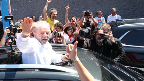 Lula foi eleito no domingo passado. Foto EPA/Antonio Lacerda