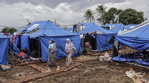 Há duas semanas um outro terramoto fez mais de 330 mortos na ilha de Java.