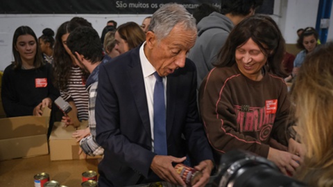 Presidente da República visitou o Banco Alimentar em Lisboa no sábado.&nbsp; &nbsp;Foto&nbsp;RUI MINDERICO/LUSA